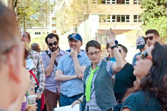 Tour Facilitator Jane Farrow asks how many participants have been to a bathhouse, with Tour Facilitator Doug Kerr.